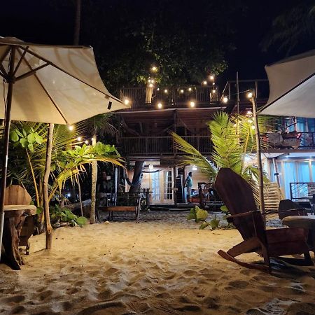 El Almendron Beach Hostel Guachaca Exterior photo