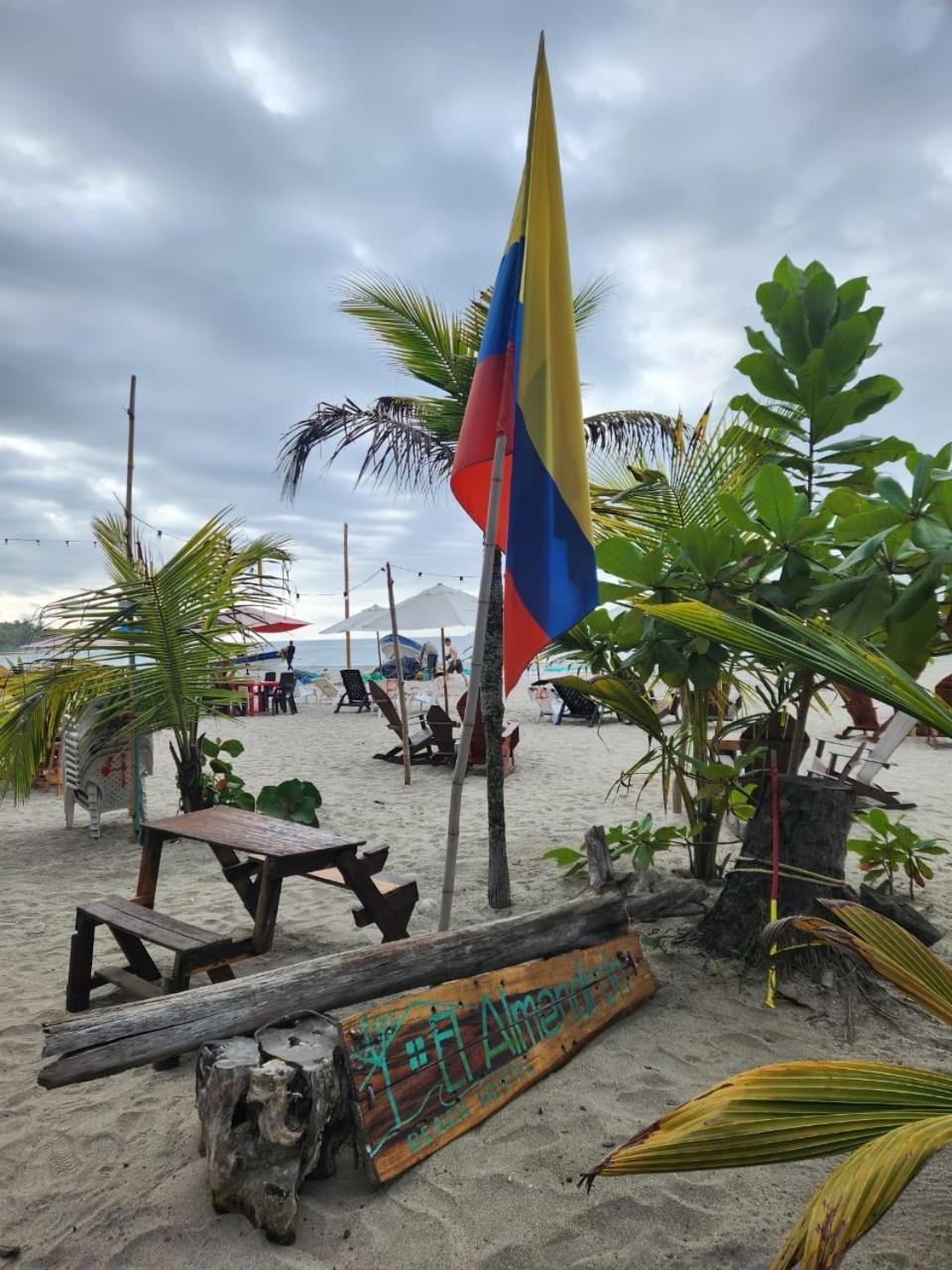 El Almendron Beach Hostel Guachaca Exterior photo